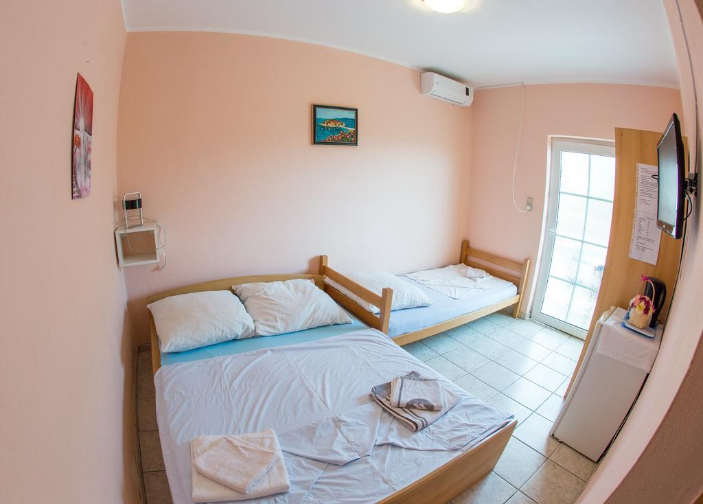 Guest House Almond Bečići Zewnętrze zdjęcie